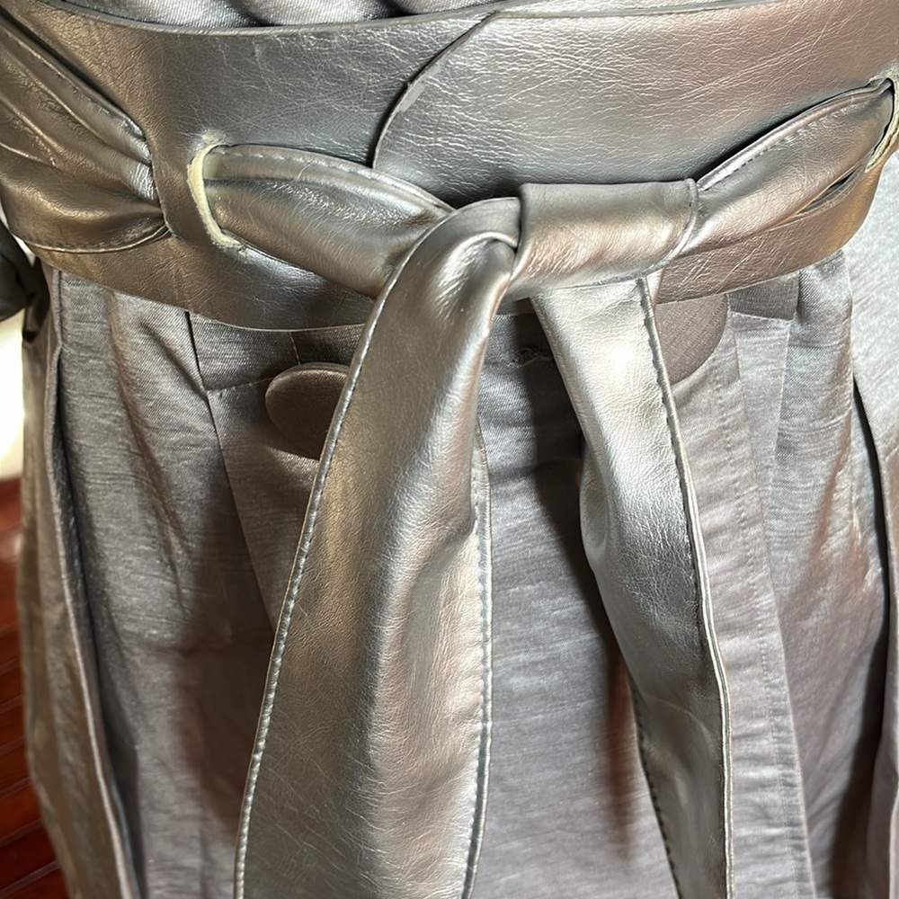 Fashion tomorrow Sliver Metallic Button up trench Coat w/1/4”sleeves & Belt - Picture 8 of 11